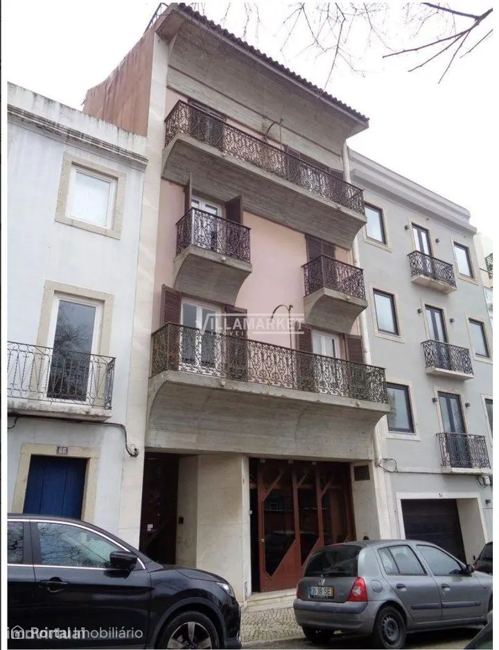 Loja da banca com 458 m2 composta por 2 Pisos e Armazém situada na Est