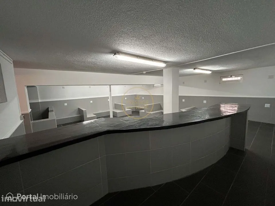 A venda prédio urbano destinado a indústria, restauração, eventos, em