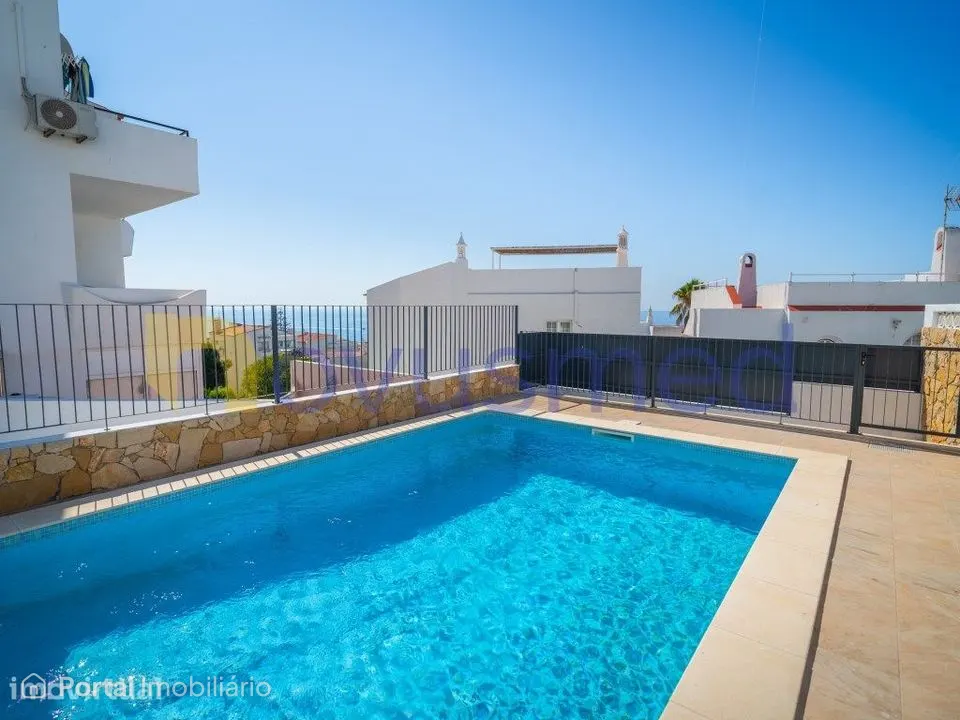 Moradia renovada com piscina e vistas panorâmicas sobre Albufeira e...