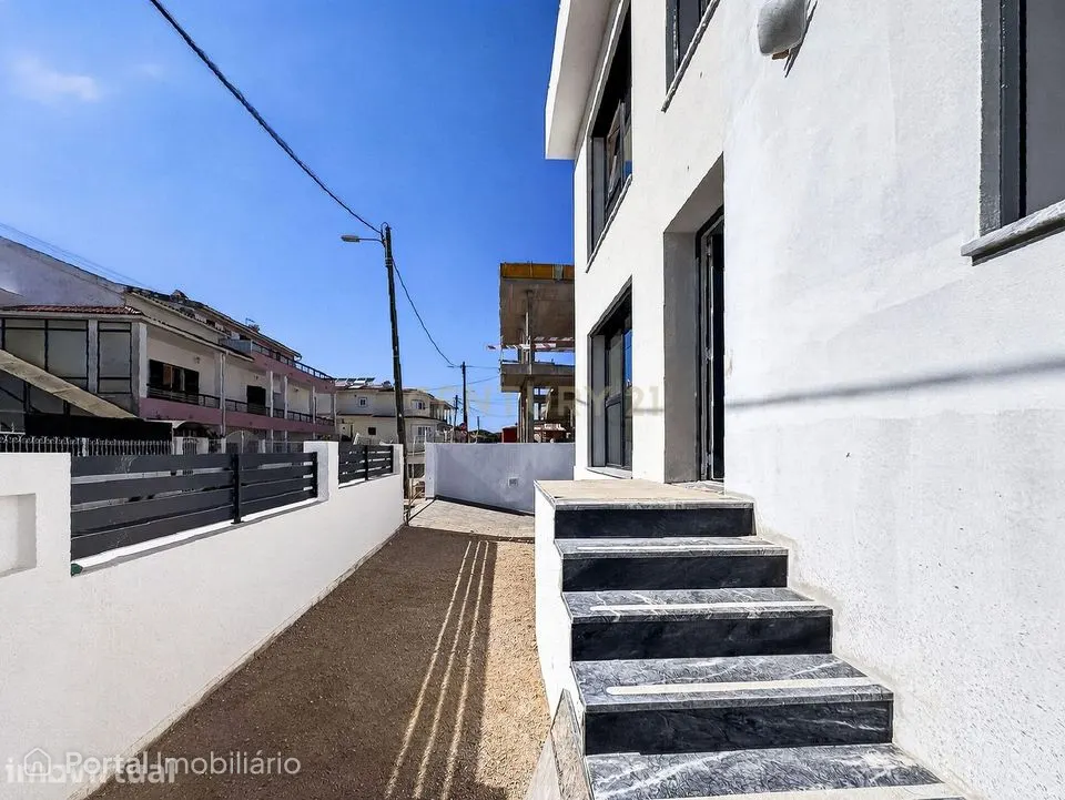Moradia T4 Charneca de Caparica - Nova
