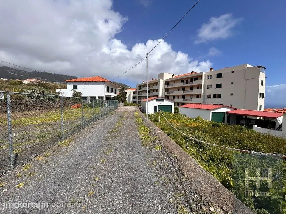 Terreno com 1980 m2 | Caniço, Santa Cruz