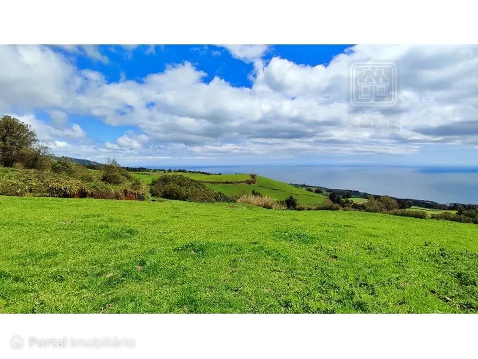 VENDA de TERRENO/PRÉDIO RÚSTICO - Vila Franca do Campo (São Miguel)...