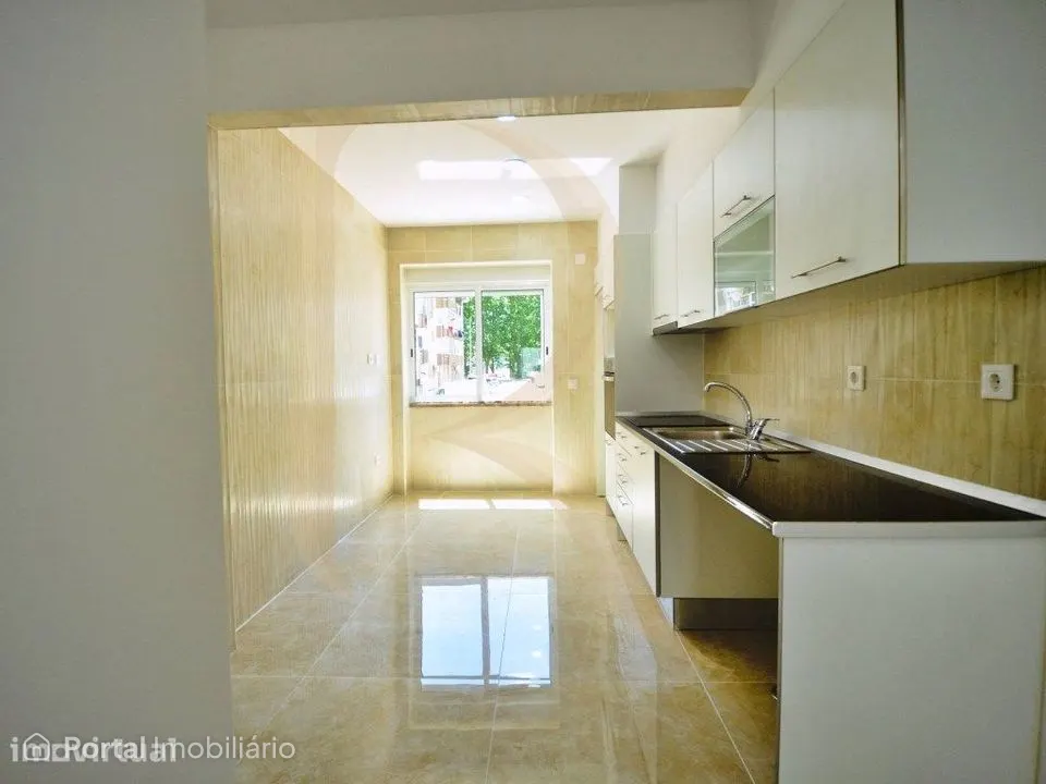 Apartamento T2 Totalmente remodelado em Almada