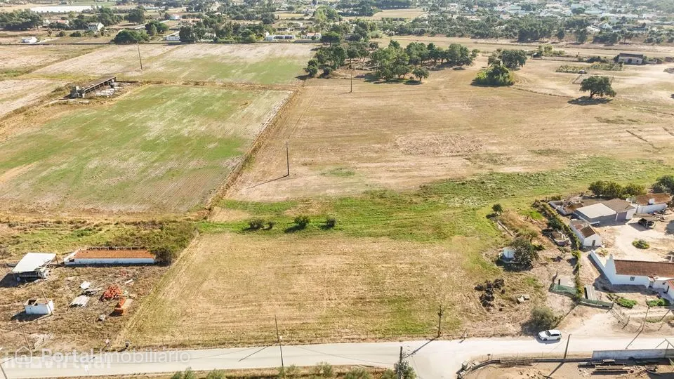Terreno com 6.390 m² em Pinhal Novo, a 30 minutos de Lisboa
