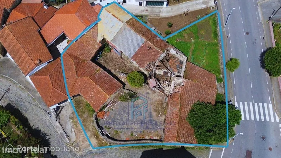 Conjunto de 3 Casas - Baguim (Rio Tinto) - Junto à Igreja