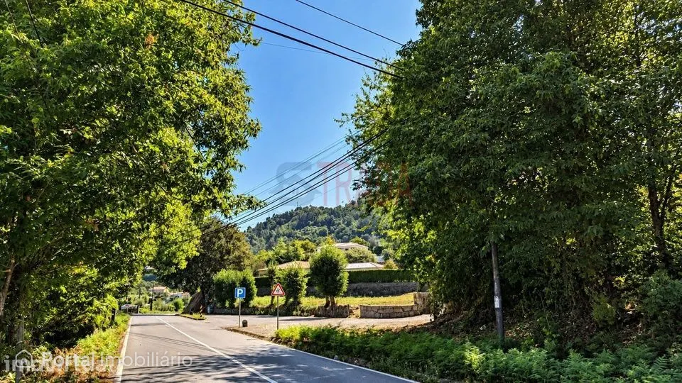 Terreno plano para construção | 1.600 m² | Balança – Terras de Bouro