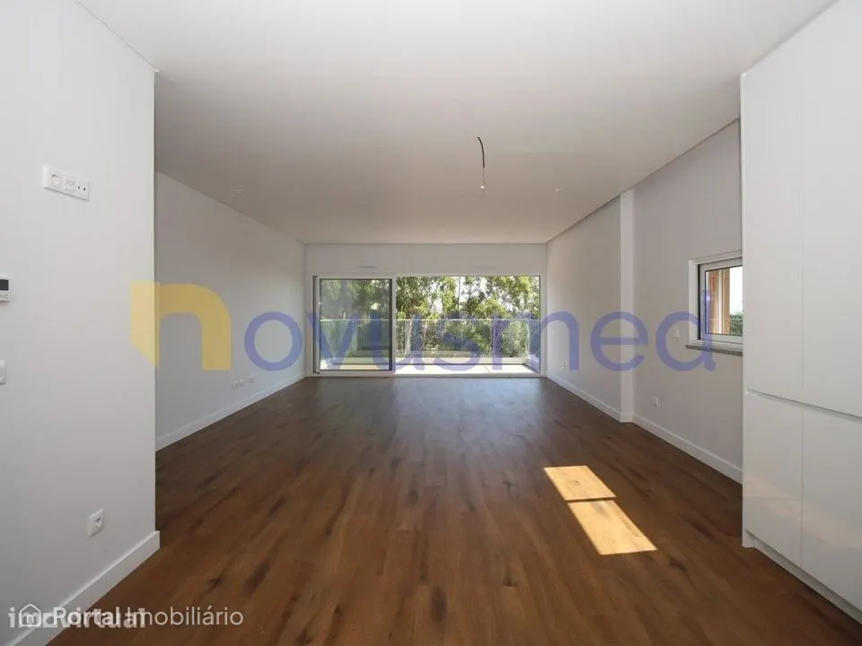 Penthouse tipo T3 com vista para o Mar a 300 metros da praia dos Al...