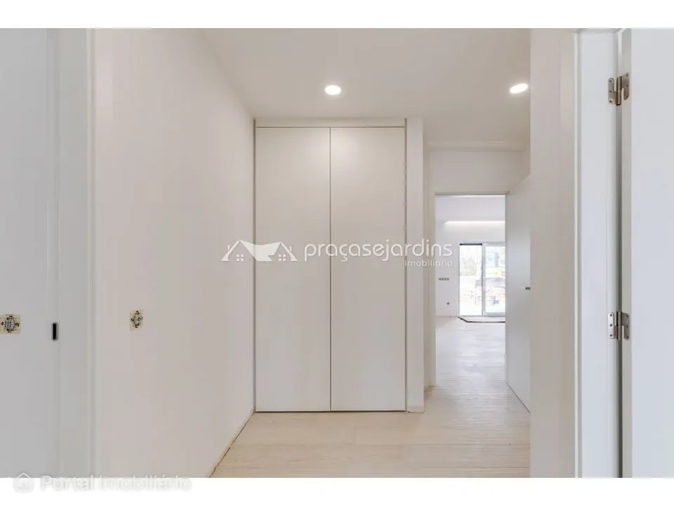 T3 Moderna Moradia Nova, próxima de Leiria