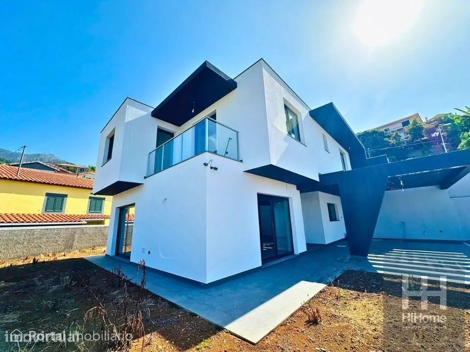 Moradia Geminada T3 - São Roque, Funchal