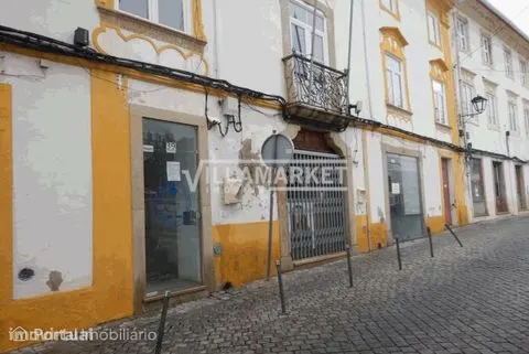 Edifício com 3 pisos da banca situado no Centro histórico de Portalegr