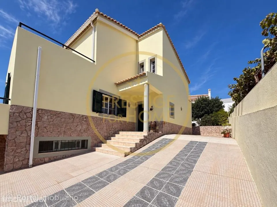 Encantadora moradia independente à venda em Loulé, numa zona residenci