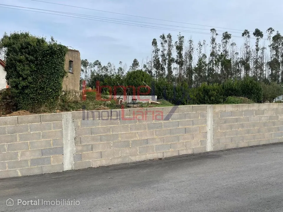 Terreno urbano com ruina em Macinhata da Seixa