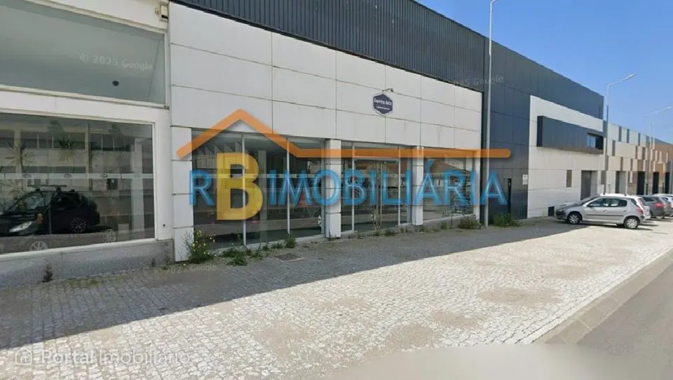 Armazém comercial na Zona Industrial de Espinho