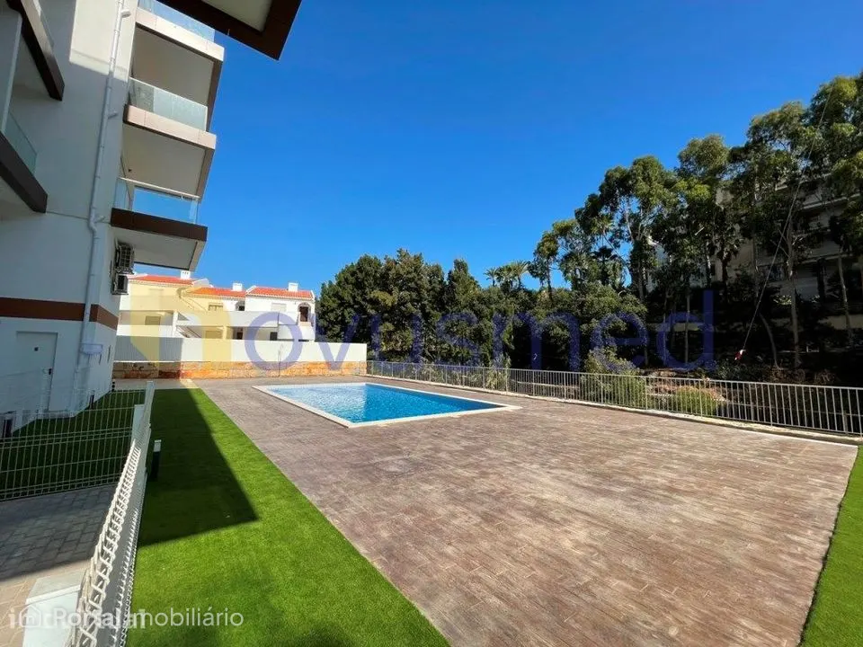 Penthouse tipo T3 com vista para o Mar a 300 metros da praia dos Al...