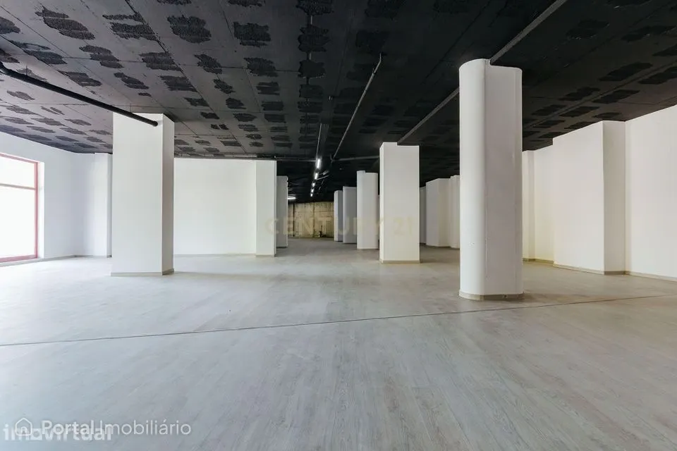 ARRENDA-SE | Espaço Comercial / Serviços em Barcarena – Oeiras