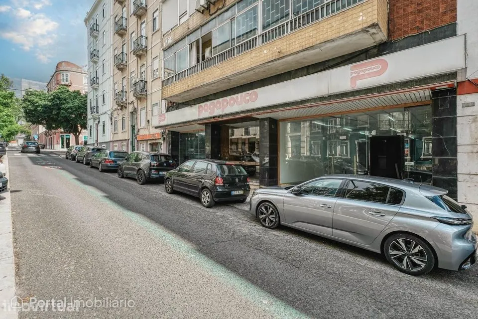 Loja de 894 m2 com Identidade Única, Venda ou Arrendamento, Saldanha