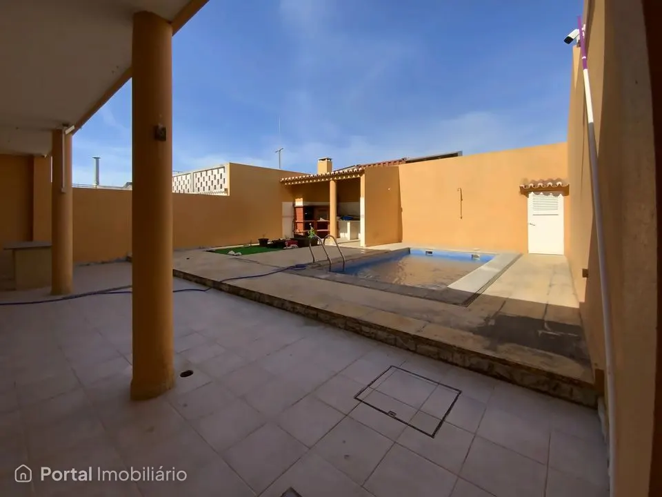 Moradia T4+1 com piscina, churrasqueira e garagem – Abóboda, Cascais