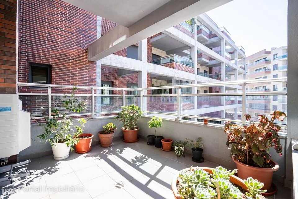 T2 na prestigiada urbanização Malvarosa em Alverca