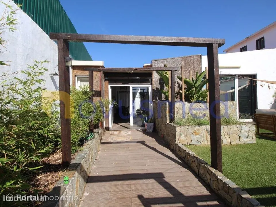 Moradia T4 com piscina, térrea perto da praia e do Golf dos Salgados