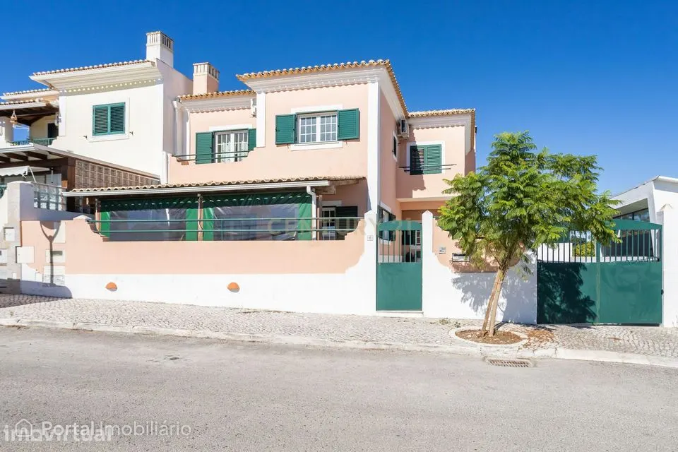 Moradia T4 em Setúbal | Conforto, Espaço e Privacidade