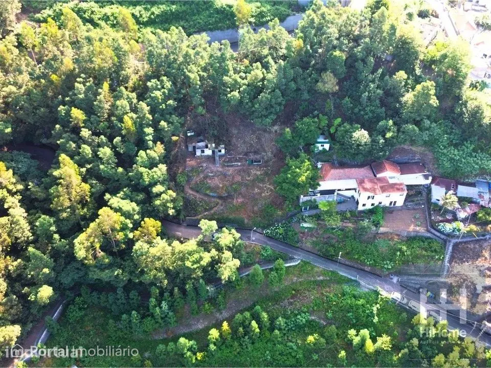 Lote de terreno misto com 870 m2 nas Lajinhas no Monte
