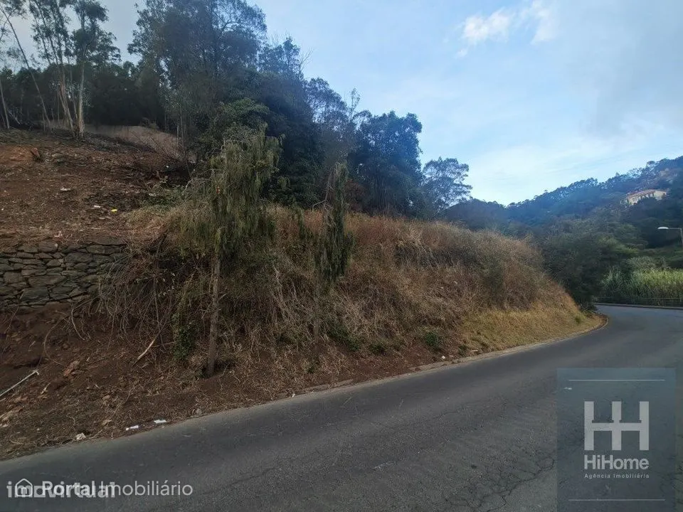 Terreno com projeto aprovado para 2 moradias na Cancela/Eiras