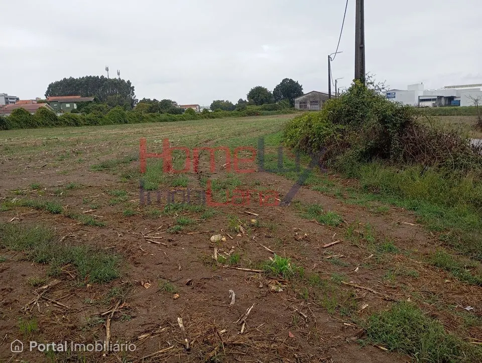 Land for sale in Castêlo da Maia