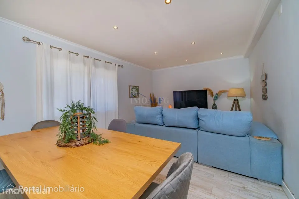 Apartamento T2 no Lavradio, com logradouro