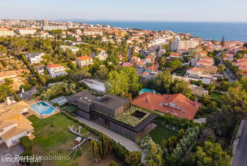 Moradia no Estoril com Projeto para T6 a 750m do Mar