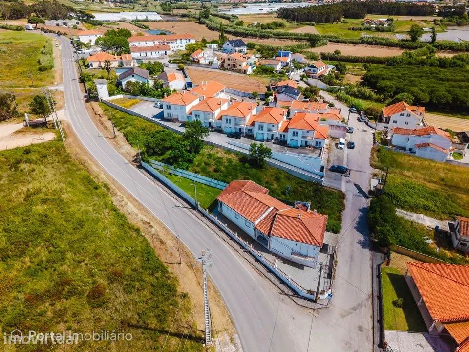 Terreno urbano com 1230m2 em A dos Cunhados