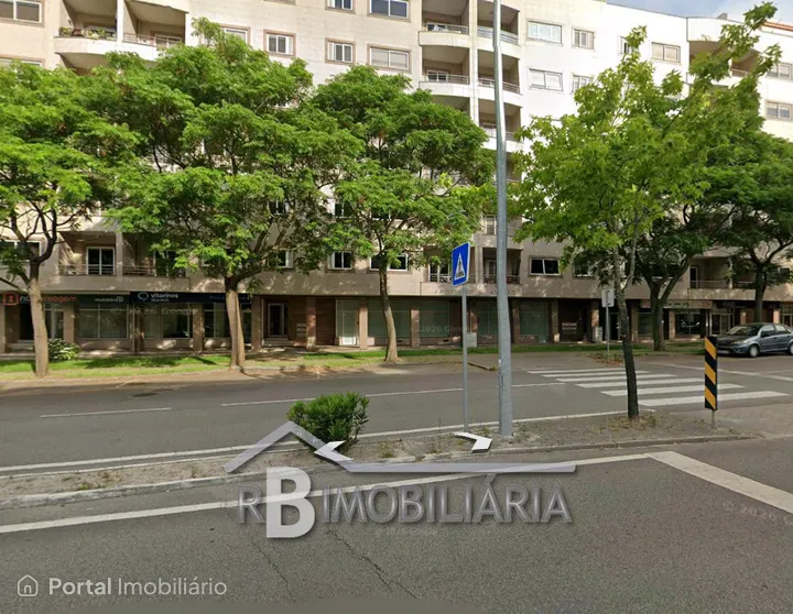 Duas Lojas em Aveiro – Excelente Localização
