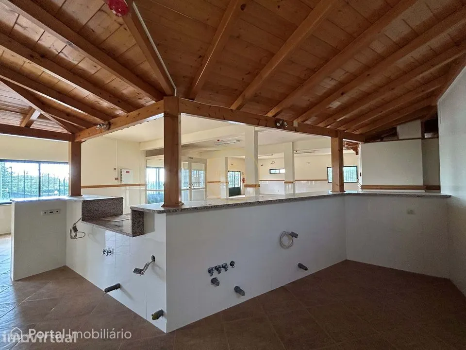 A venda prédio urbano destinado a indústria, restauração, eventos, em