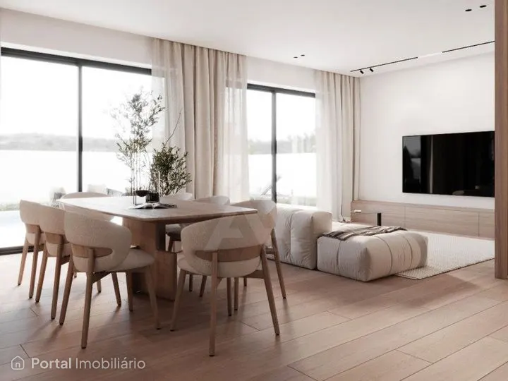 Moradia T4+1 em Cascais com piscina, jardim e garagem
