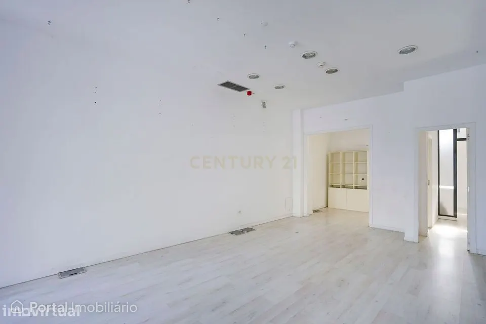 Oportunidade Única. Loja Comercial de 50m² no Parque das Nações Norte