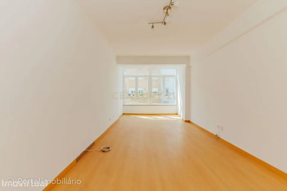 Apartamento T2 em Linda-a-Velha