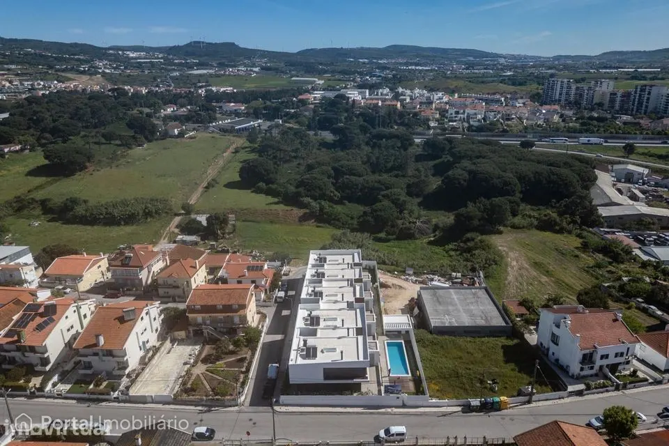 Moradia T4 com Acabamentos Premium — Fanqueiro, Loures