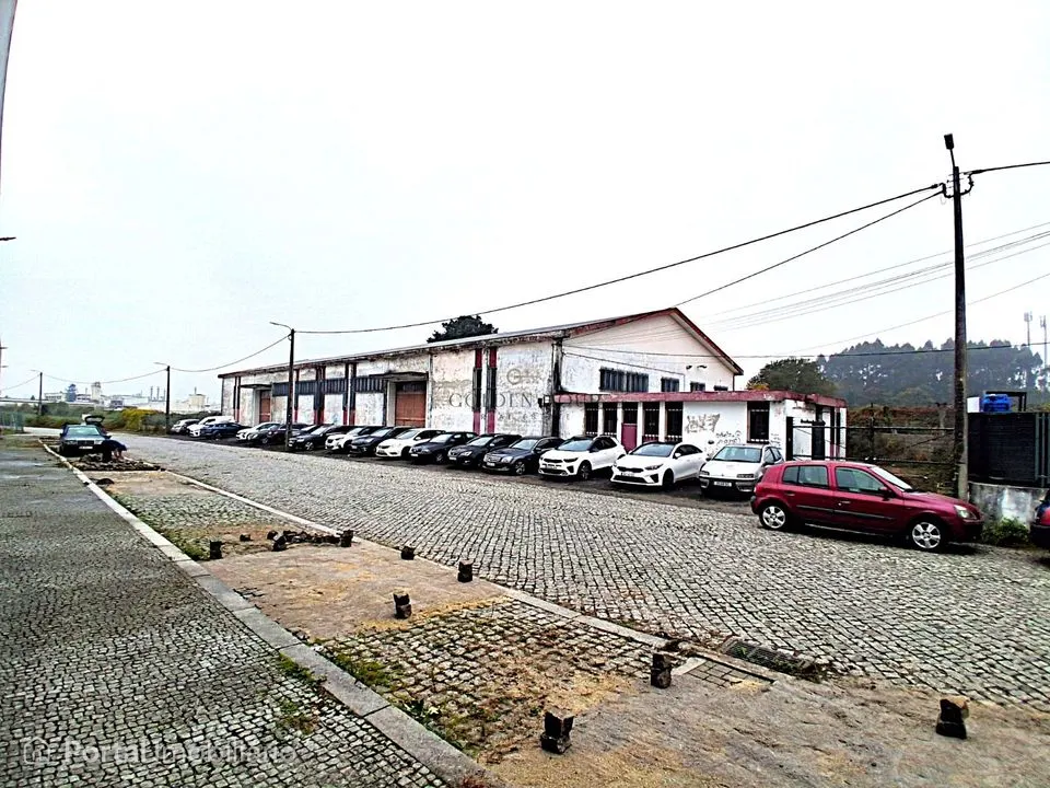Armazém Venda em Castêlo da Maia,Maia