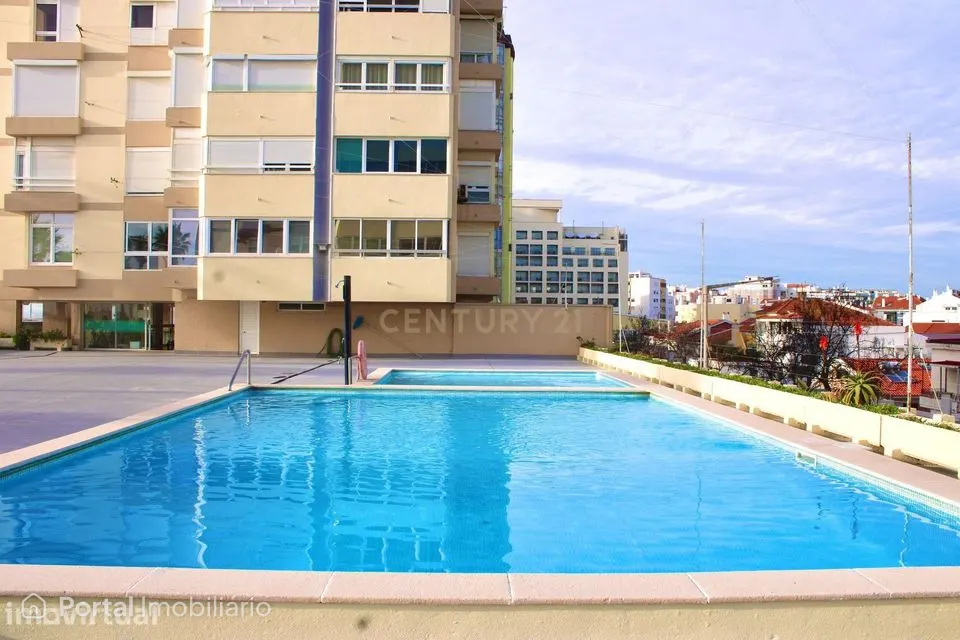 Apartamento Renovado com Vista Mar na Costa da Caparica