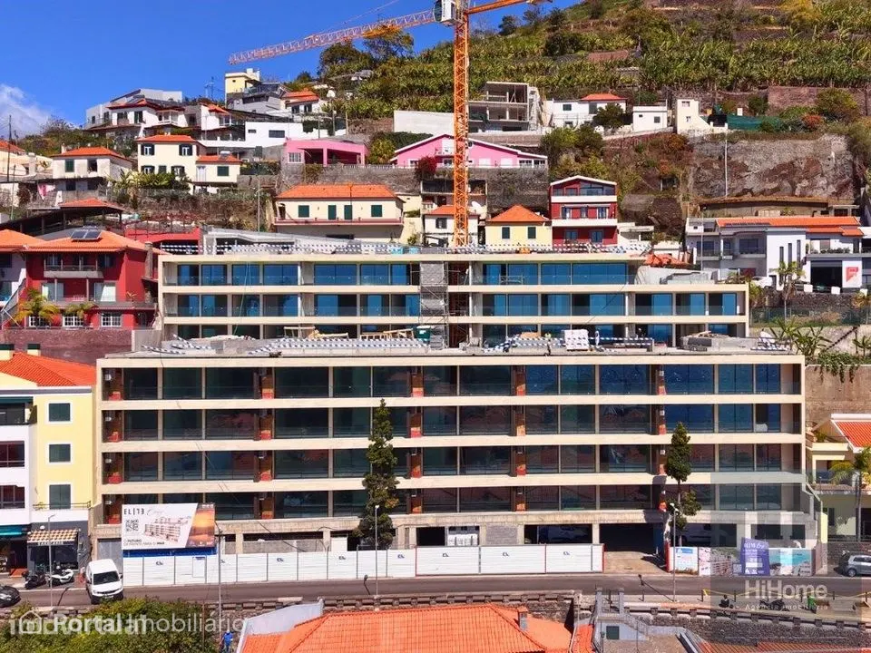 Apartamento T2 com Piscina no Edifício Elite Bay em Câmara de Lobos