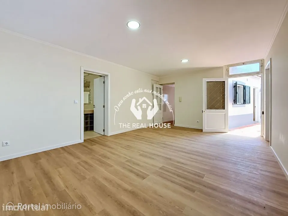 Andar de Moradia V1+1 ANTES E DEPOIS
