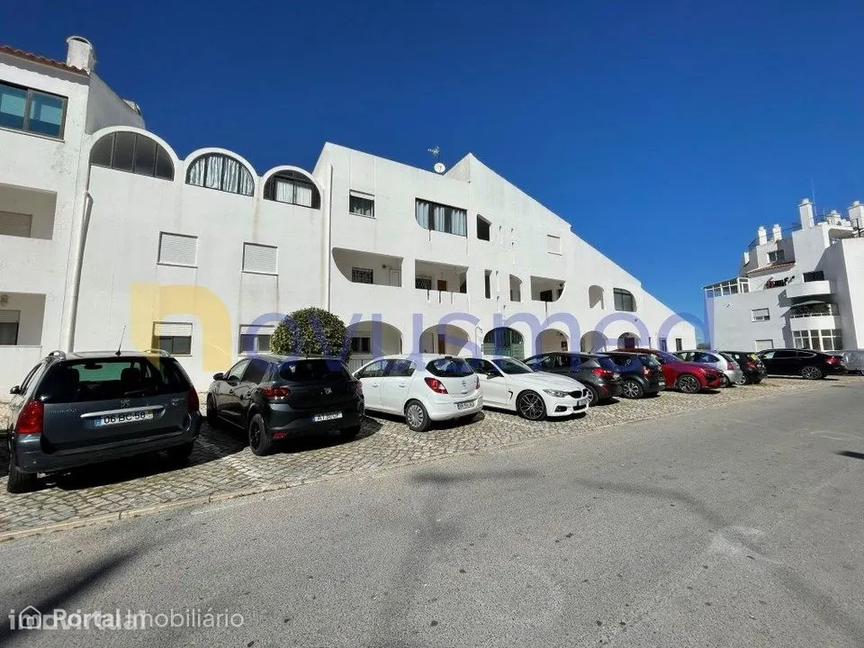 Apartamento T2+2 com terraço junto á praia dos pescadores, Albufeira