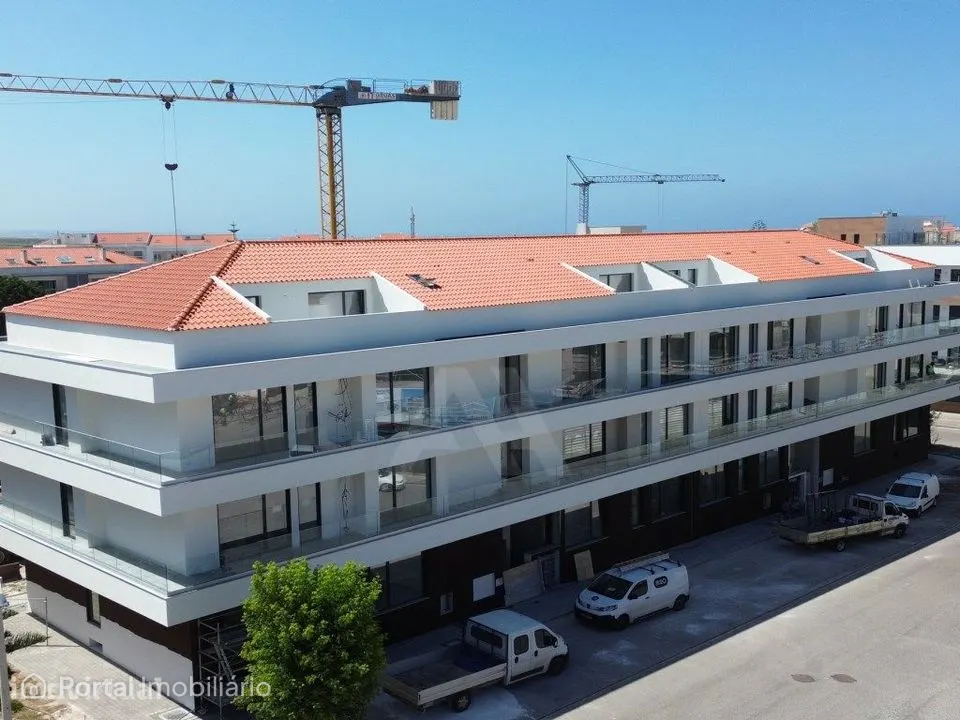 Apartamento T3 novo duplex com vista desafogada e garagem em Atougu...