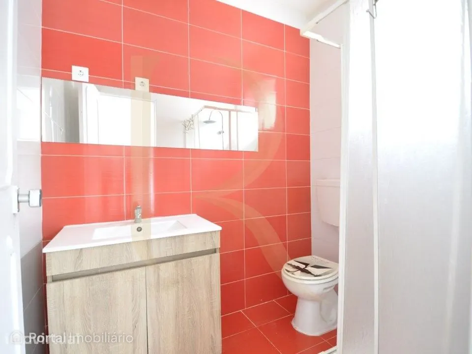 Loja transformada em Apartamento nos Foros da Amora - Seixal