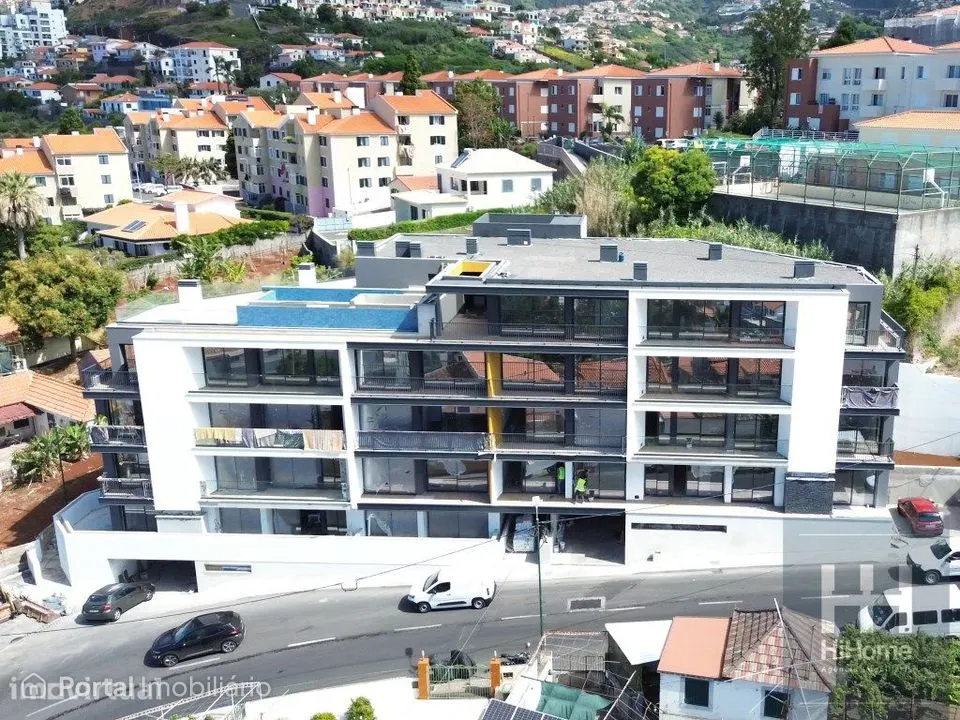 Apartamento T2 no Pico dos Barcelos - Funchal.