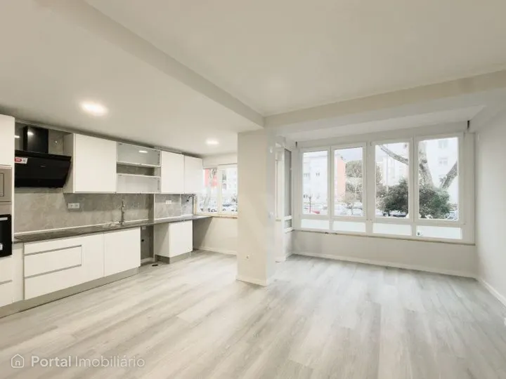 Apartamento T2 com 81 m²