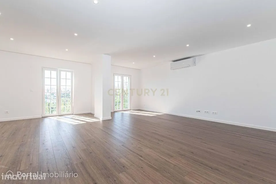 Apartamento T4 com terraço e vista desafogada, Neudel - Amadora