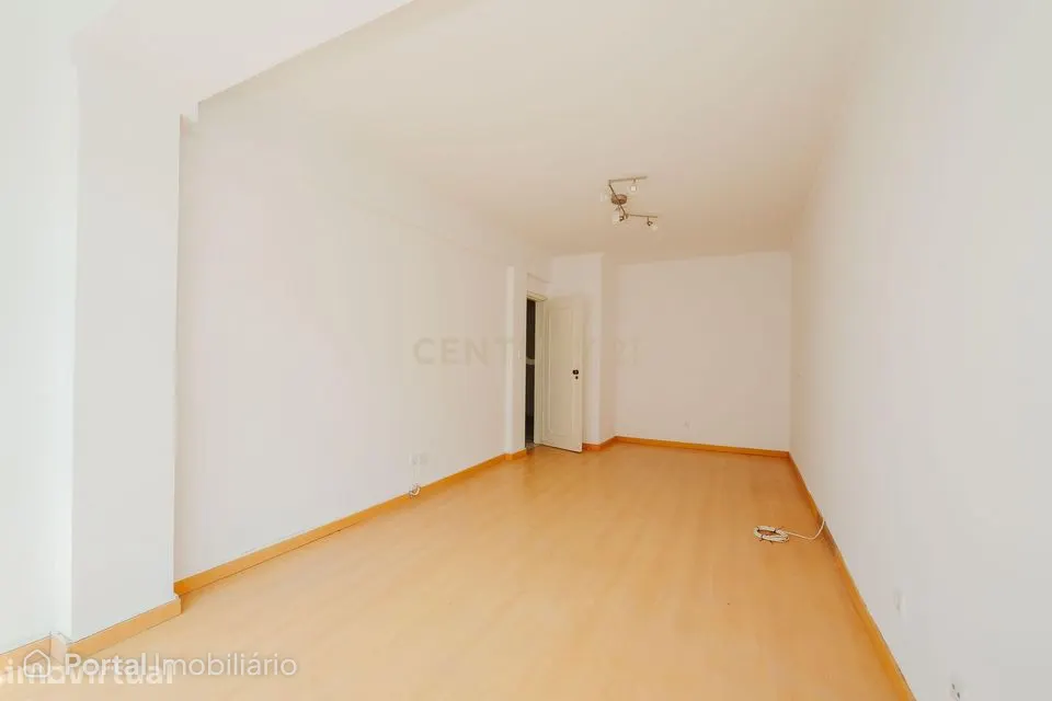 Apartamento T2 em Linda-a-Velha