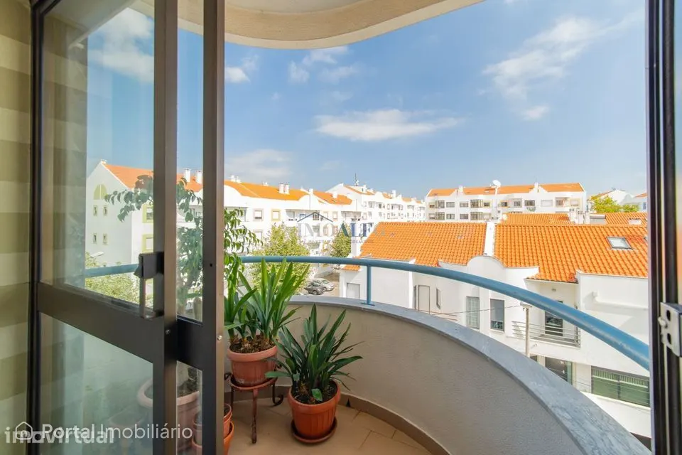 Apartamento T3 no centro do Montijo, com vista rio