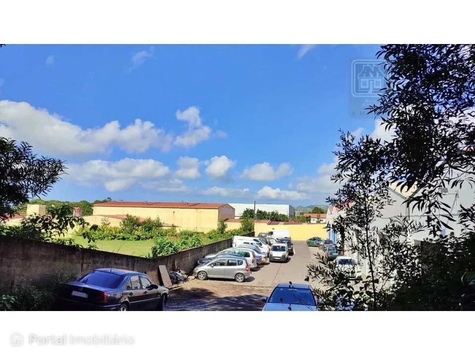 Amplo TERRENO em zona Industrial com potencial construtivo - Pico d...