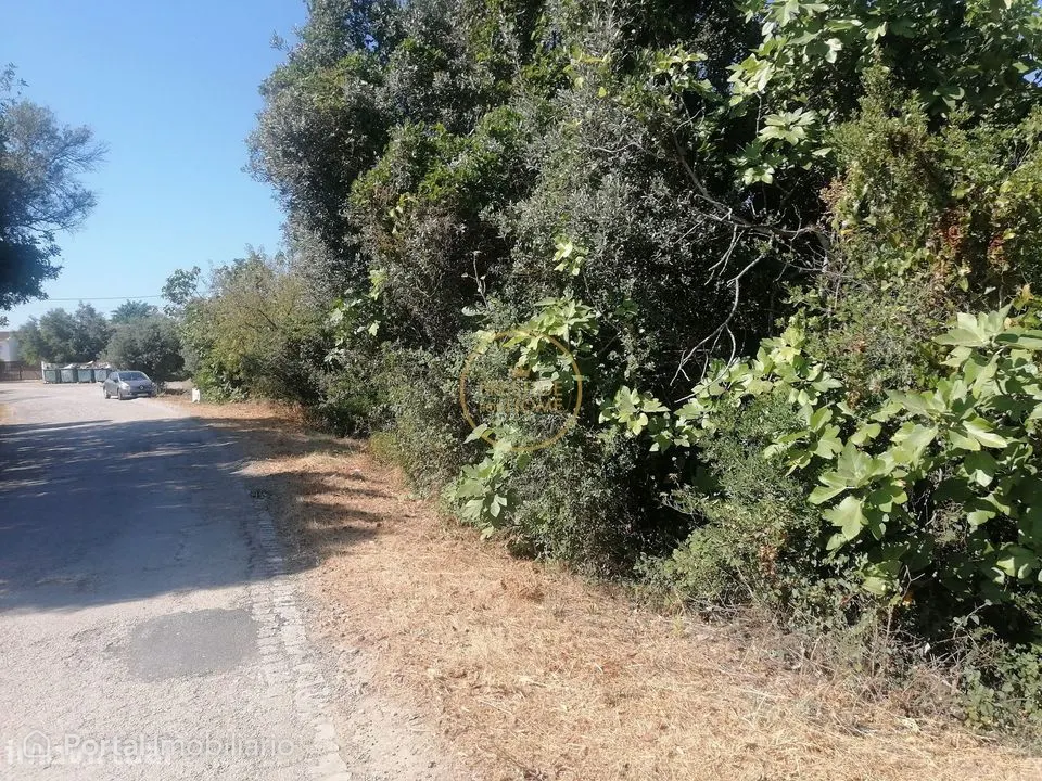 Terreno com a área de 450 m2 a poucos minutos de Loulé.